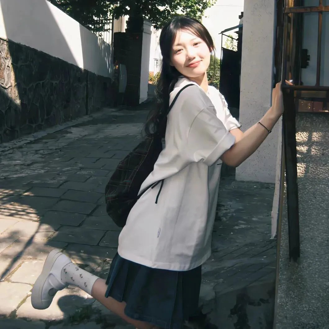 扭曲效应 海报