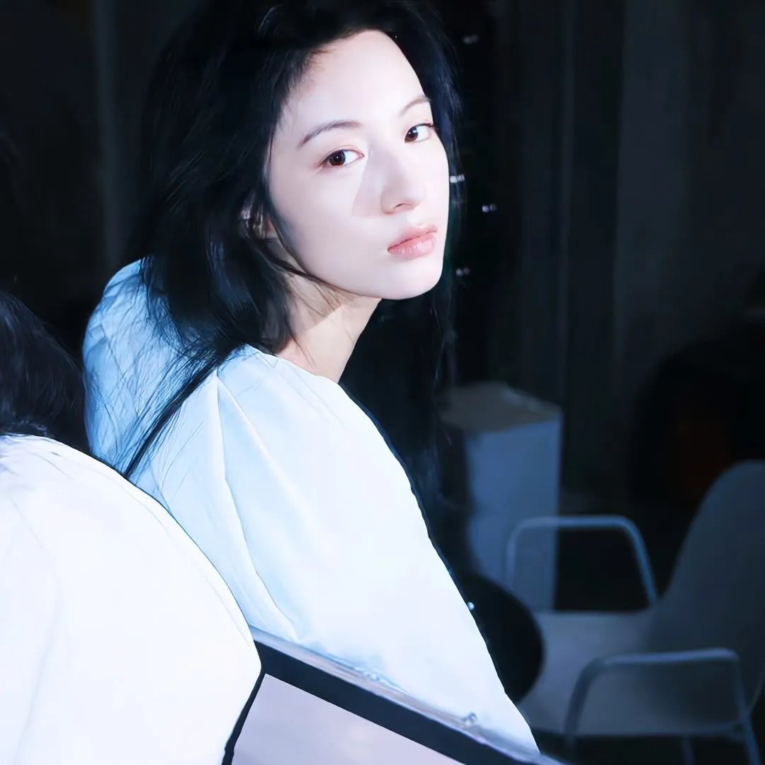 黎明的河边 海报